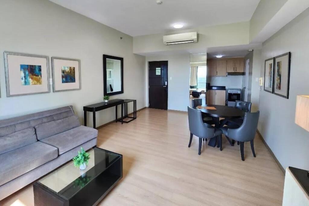 Spacious Bgc 2 Bedroom With A View Manila Dış mekan fotoğraf